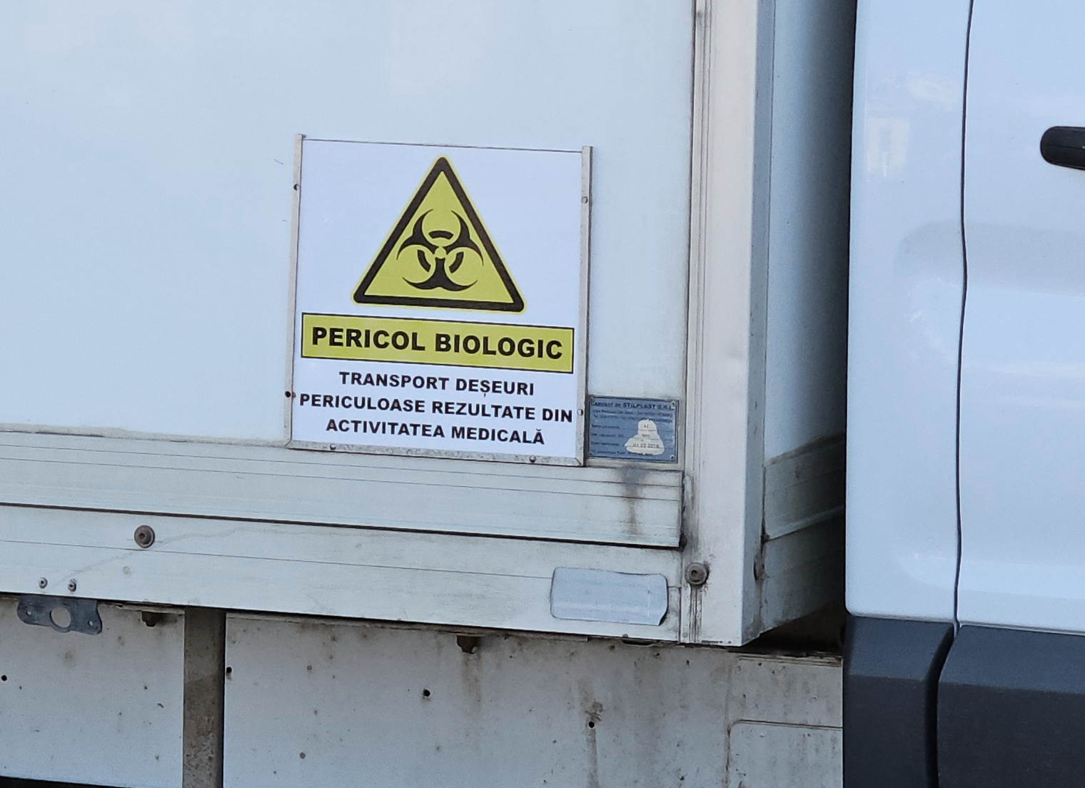 Camion colectare deseuri medicale