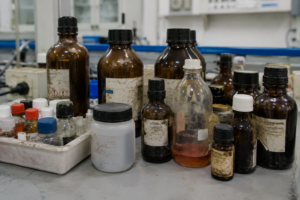 Codul de deșeu 16 05 08* – substanţe chimice organice de laborator periculoase