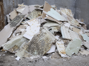 Codul de deșeu 17 08 01* – materiale pe bază de gips contaminate cu substanțe periculoase